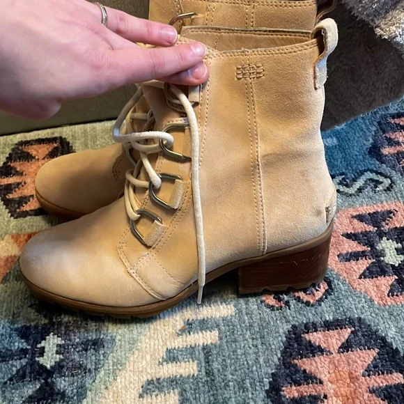 SOREL cate lace up boots. - Picture 8 of 8